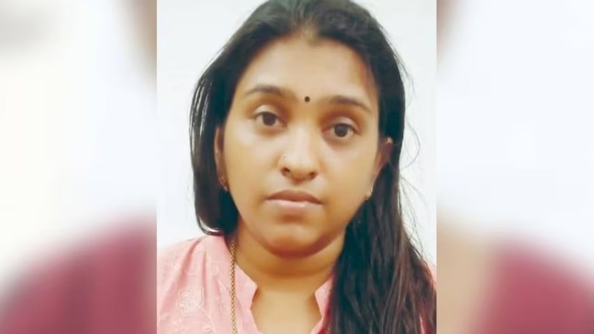 The Kerala police arrested a woman who was cheating pretending to marry old man The Kerala police arrested a woman who was cheating pretending to marry old man