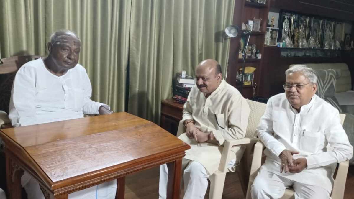 Amid of Congress tussle BJP and JDS parties have decided to work together in Karnataka? Amid of Congress tussle BJP and JDS parties have decided to work together in Karnataka?