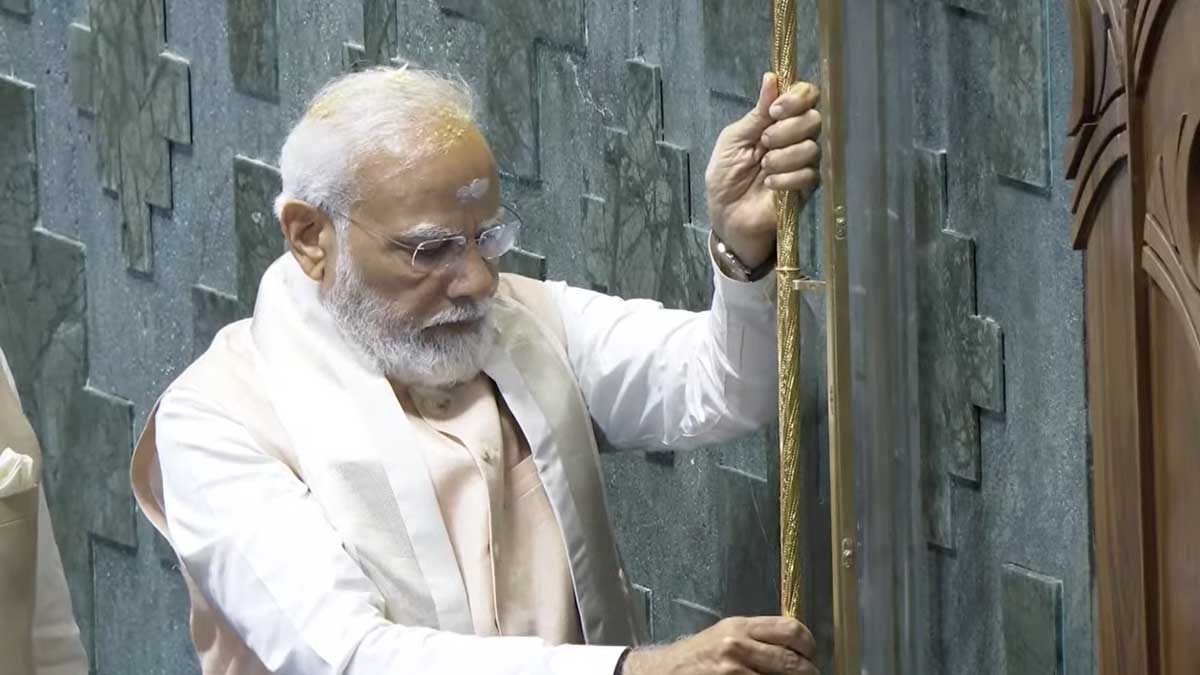 What PM Modi was thinking at the last minute while installing the Sengol at the new parliament? 