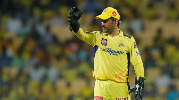 What is the surprise CSK package that Dhoni is planning to bring inside Chennai super kings team? 