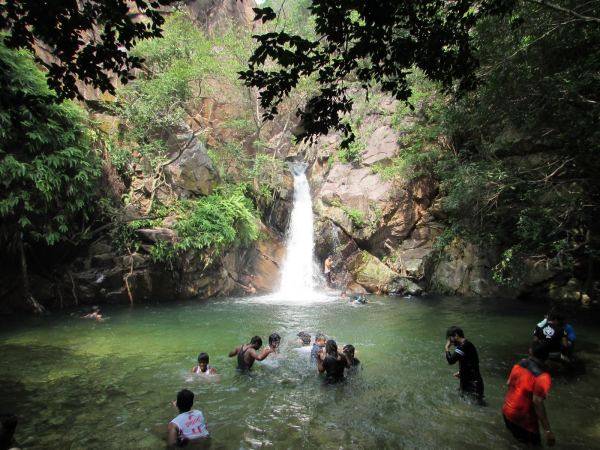 how 3 Chennai youths died who went to bathe in the andhra nagalapuram bhupatieswara kone falls? 
