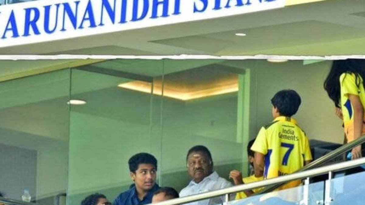 O Panneerselvam Sabareesan meeting during csk vs mi match which caused a sensation 