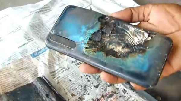 Cell phone explodes in pocket, youth suffered burn injuries in Kerala 