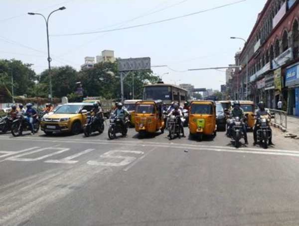 Chennai traffic police share beautiful photos of people follow the rules Chennai traffic police share beautiful photos of people follow the rules