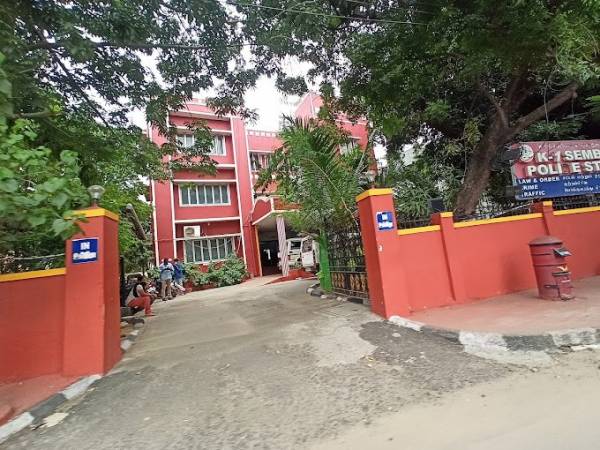 Chennai : A police constable has been suspended for sending an indecent message to women Chennai : A police constable has been suspended for sending an indecent message to women