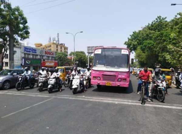 Chennai traffic police share beautiful photos of people follow the rules Chennai traffic police share beautiful photos of people follow the rules