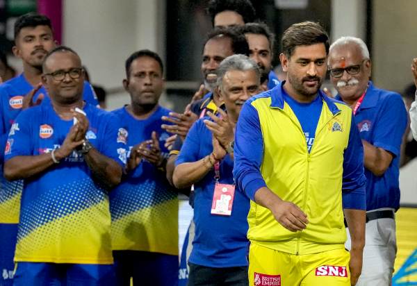 Why Dhoni asked his teammate to Dont Make him Run in Delhi match