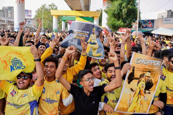 Dhoni gives pleasant surprise to his fans: Ready to play for one more ipl season