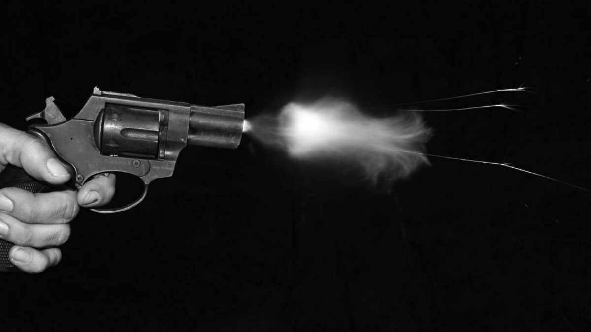 Police shoot and arrest a TASMAC smuggler in Nilgris today morning 