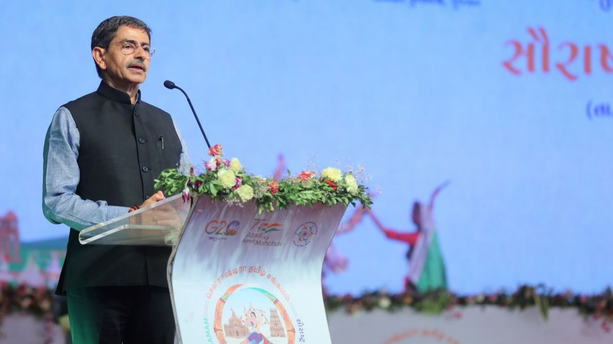 Does the law allow the governor to be sued if he gives false information about the government?