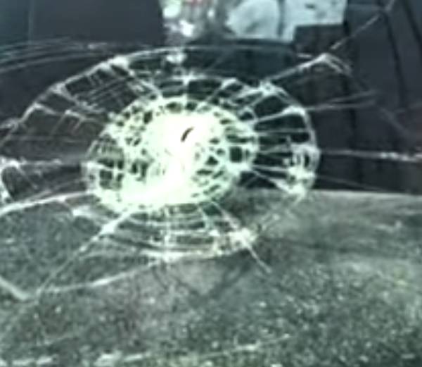 Senthil Balaji supporters smashed the car windows of Income Tax officials created a sensation 