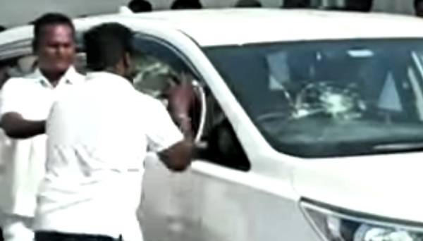 Senthil Balaji supporters smashed the car windows of Income Tax officials created a sensation 