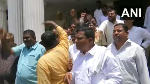Congress MLAs supporters protest demanding ministerial post amid karnataka new cabinet Congress MLAs supporters protest demanding ministerial post amid karnataka new cabinet