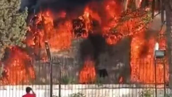 Pakistan is burning : Protesters sets fire on vehicles and buildings after Imran khan arrest