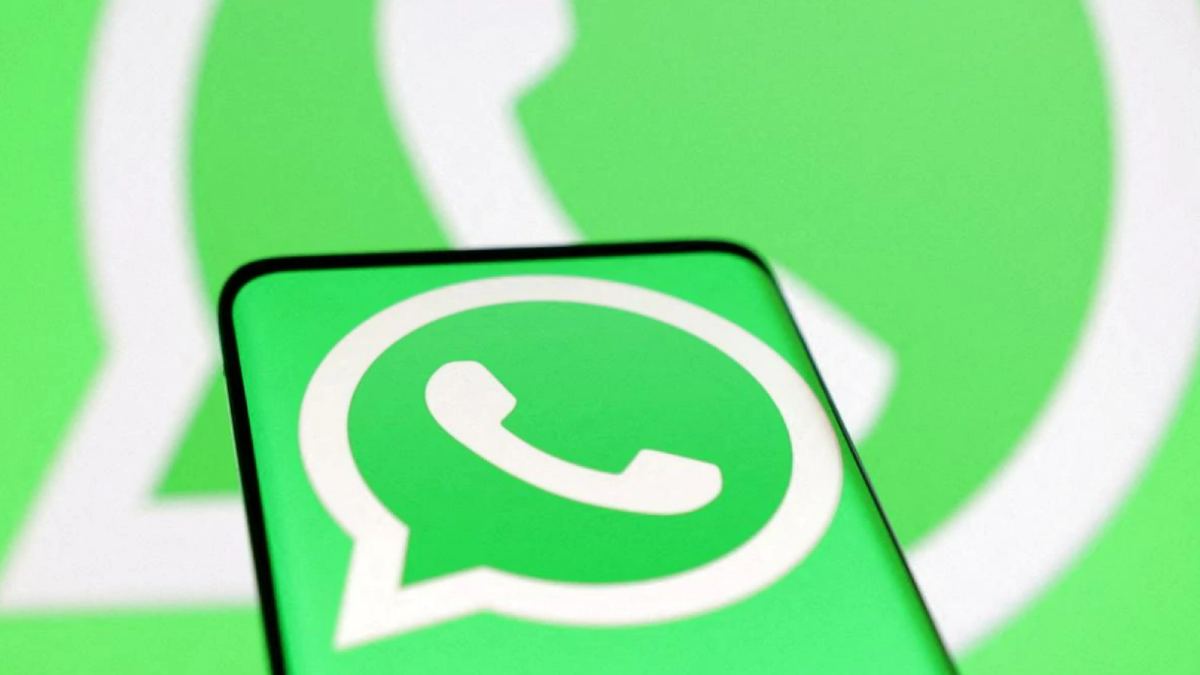 WhatsApp is soon bound to get another useful feature lets users report inappropriate messages