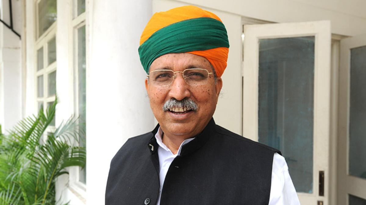 Change in Union Cabinet: Arjun Ram Meghwal made the new Union Law Minister, Kiren Rijiju moves to Earth Sciences Ministry. Change in Union Cabinet: Arjun Ram Meghwal made the new Union Law Minister, Kiren Rijiju moves to Earth Sciences Ministry.