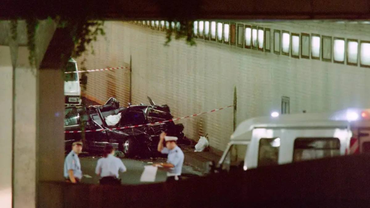 Harry and Meghans car chase reminds Princess Dianas car crash Harry and Meghans car chase reminds Princess Dianas car crash