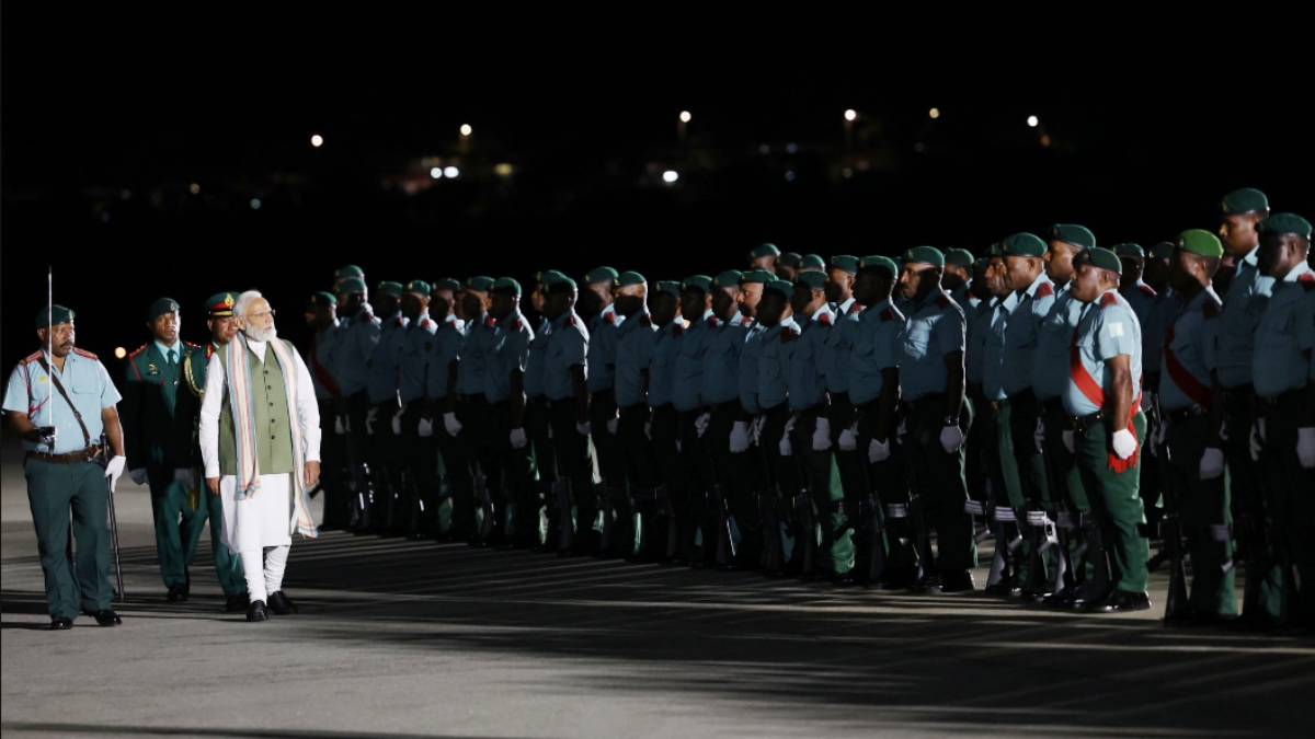 Papua New Guinea PM Touches PM Modis Feet as he visit the nation for the first time Papua New Guinea PM Touches PM Modis Feet as he visit the nation for the first time