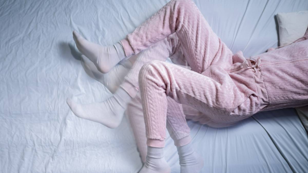 Do you shake your legs when you are sleeping? 