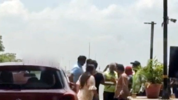 Madurai Kappalur Toll gate staffs attacked Car owner who traveled to Chennai 