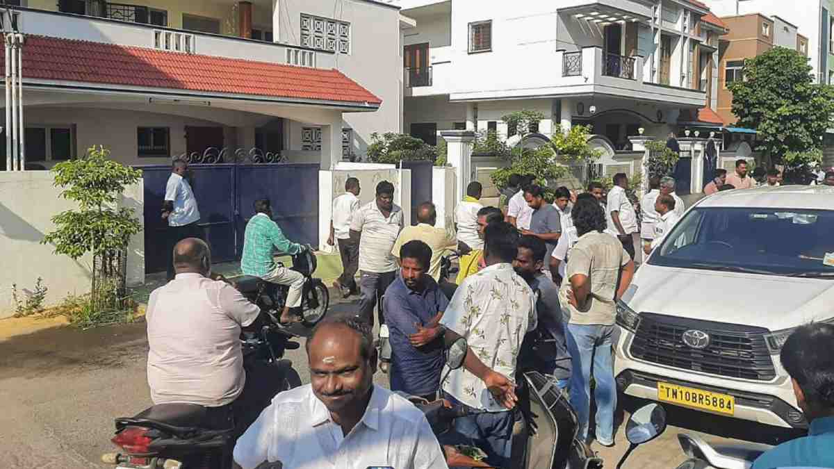 What did Income tax department officials asks while raiding the Minister Senthil Balaji premises? 