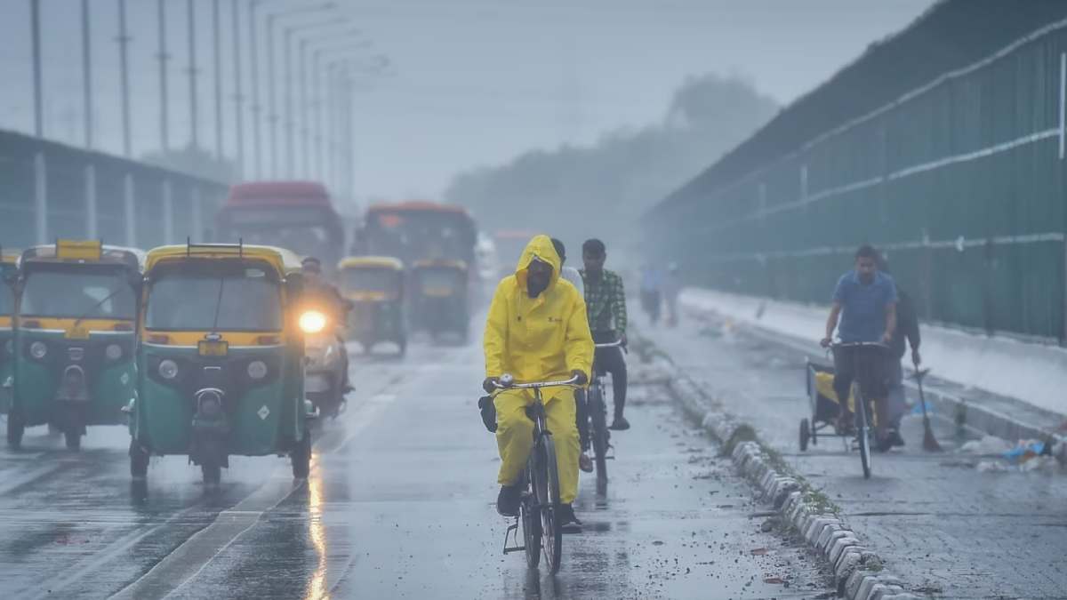 Yellow alert for rain at Benagluru and 10 other districts in Karnataka till june 3 