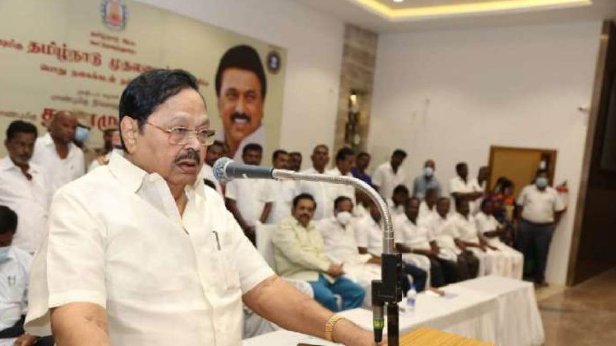 ttv dinakaran condemns durai murugan speech about government schemes 