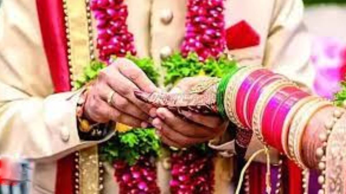 TN youth Tie Knot to his Philippines living together Partner, Marriage held in Tiruvarur 