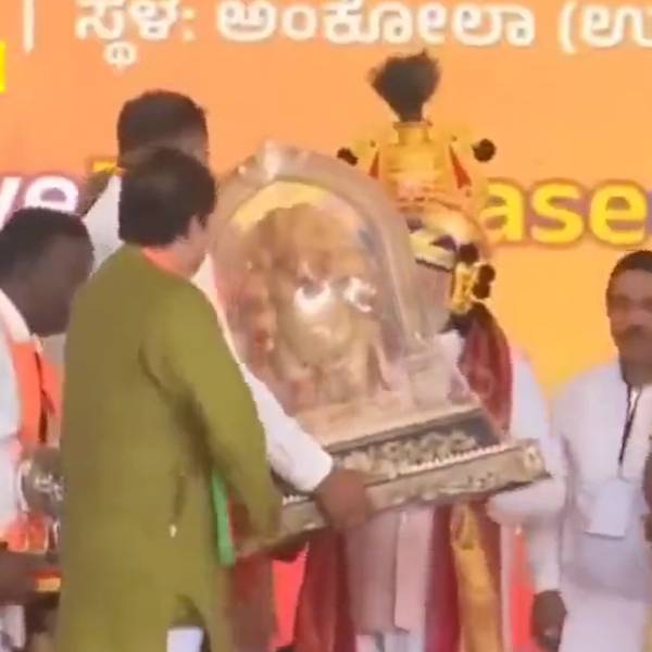 Karnataka Election: PM Modi asked for Ganeshas statue to be removed for cameras could focus on him? video Karnataka Election: PM Modi asked for Ganeshas statue to be removed for cameras could focus on him? video