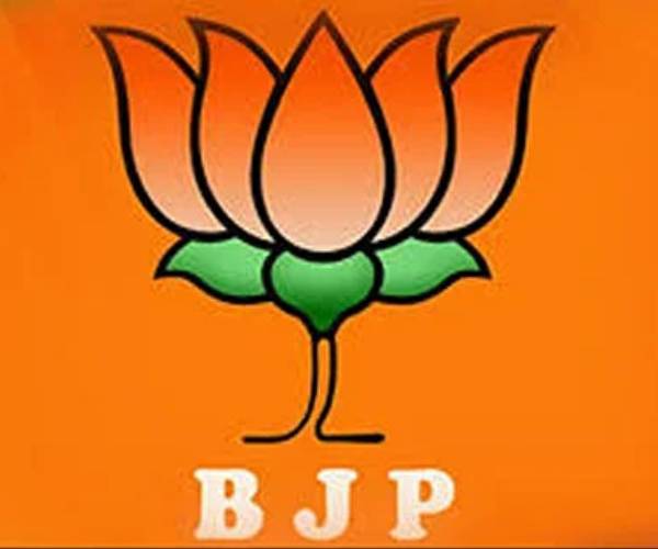 FIR filled against the person who garlanded with shoes to Governor RN Ravis picture at vazhappadi bus station in Salem 