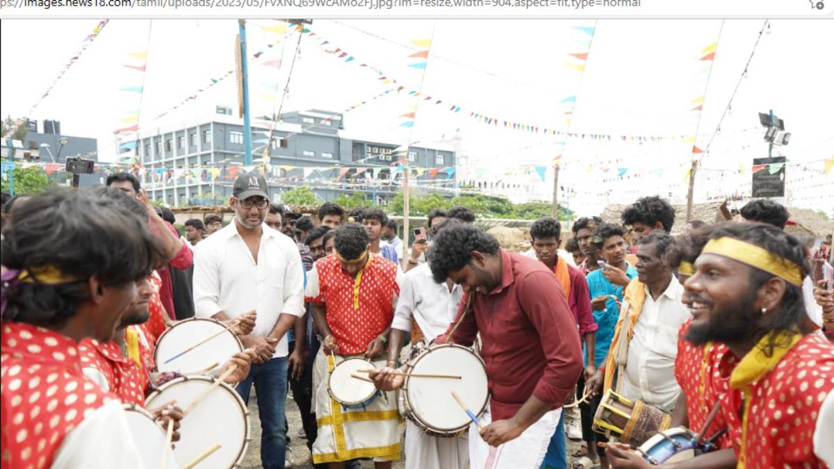 Heart touching incident as Actor Vishal participates a function with torn shirt Heart touching incident as Actor Vishal participates a function with torn shirt