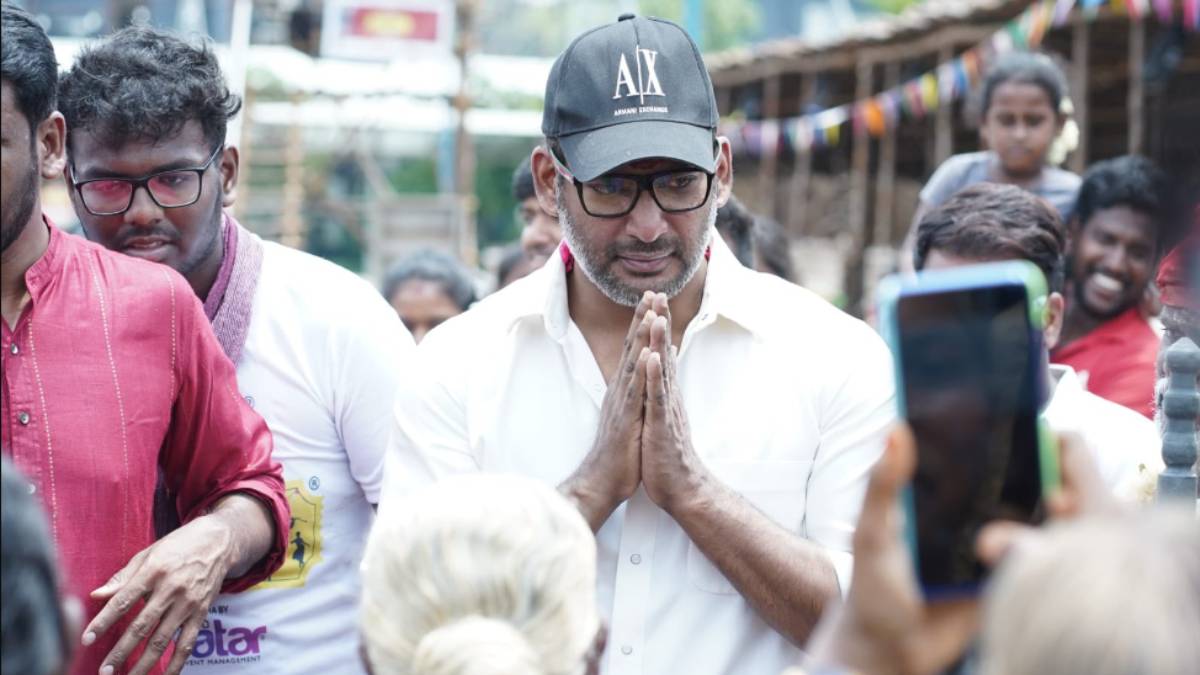 Heart touching incident as Actor Vishal participates a function with torn shirt Heart touching incident as Actor Vishal participates a function with torn shirt