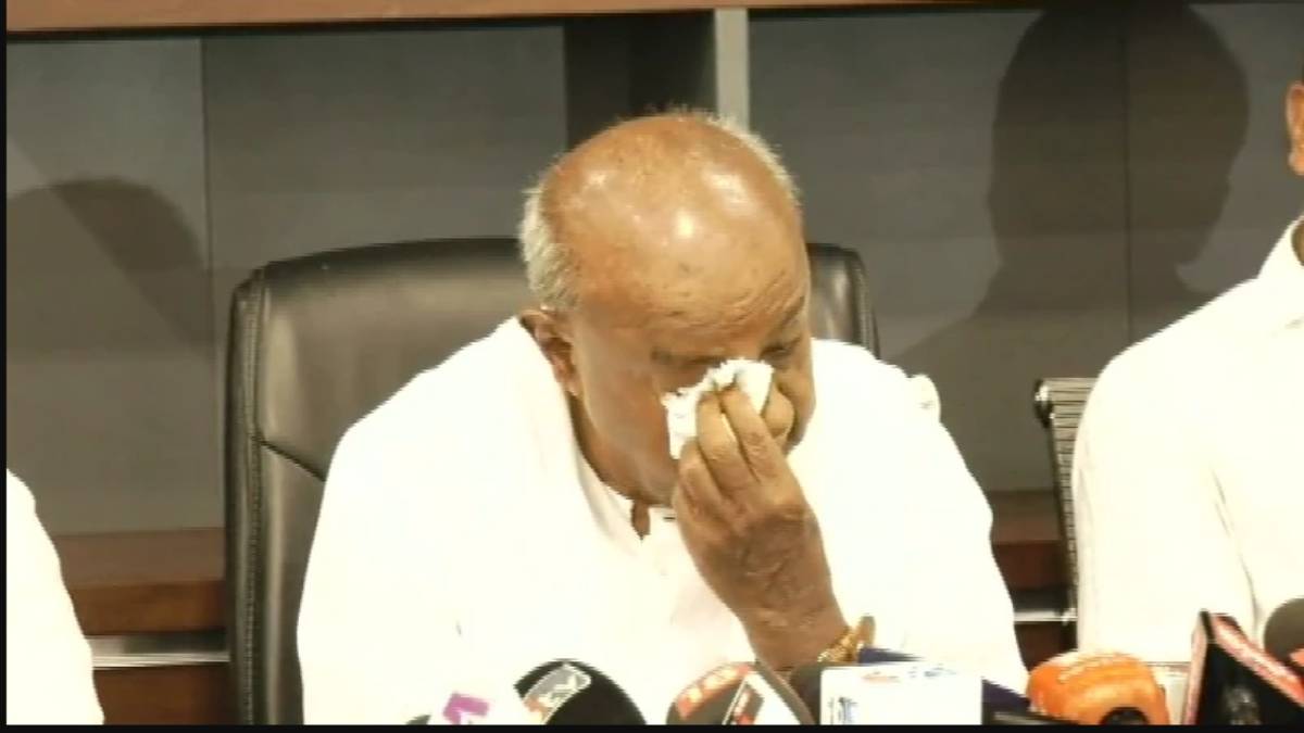 Karnataka Election: Former PM HD Deve Gowda campaign for Nikhil Gowda and tears in Ramnagar Karnataka Election: Former PM HD Deve Gowda campaign for Nikhil Gowda and tears in Ramnagar