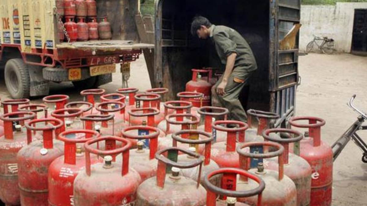 Chennai: The public alleges that there has been a delay in the supply of gas cylinders 