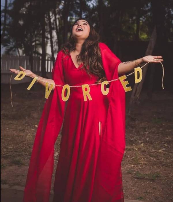 Mens association registers to find husband of actress Shalini who did divorce photo shoot