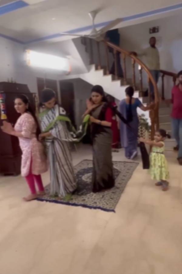 Baakiyalakshmi serial shooting spot who played in jeni Fans cheer for Radhika 