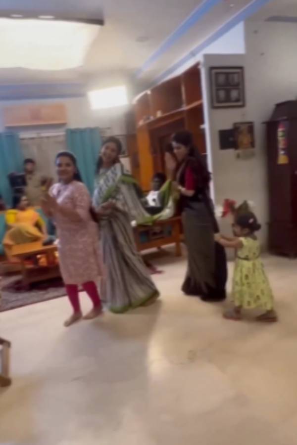 Baakiyalakshmi serial shooting spot who played in jeni Fans cheer for Radhika 