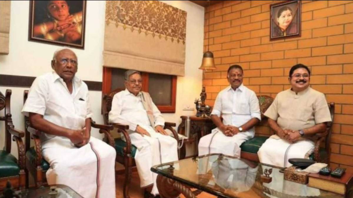 We have forgotten the past and united says O Panneerselvam