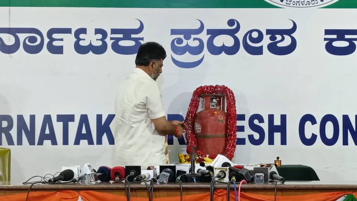 Congress leader dk shivakumar did pooja for gas cylinder, a day ahead of karnataka assembly election 