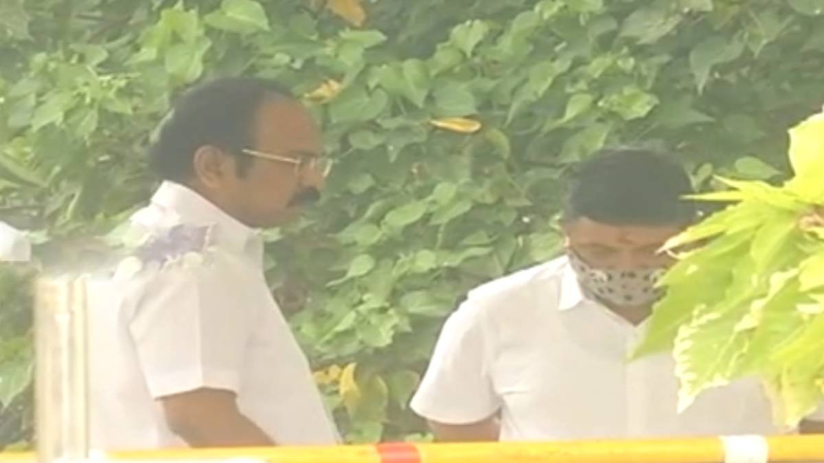 Before portfolios changing PTR and Thangam Thennarasu spoke casually in Rajbhavan 