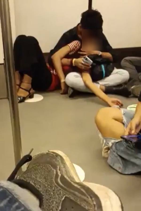 Video of lovers kissing inside Delhi metro 