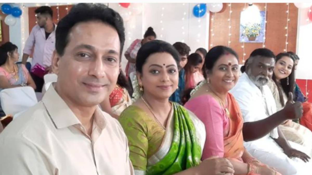Baakiyalakshmi Serial Gopi released a photo with Baakiya as a family 
