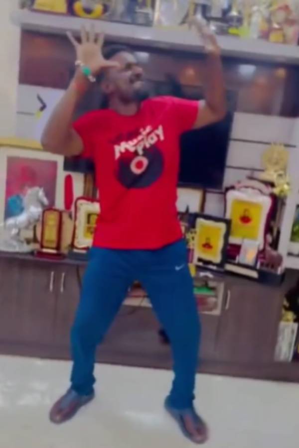 Come back Anna, good Energy, Madurai Muthu praises Robo Shankars dance 