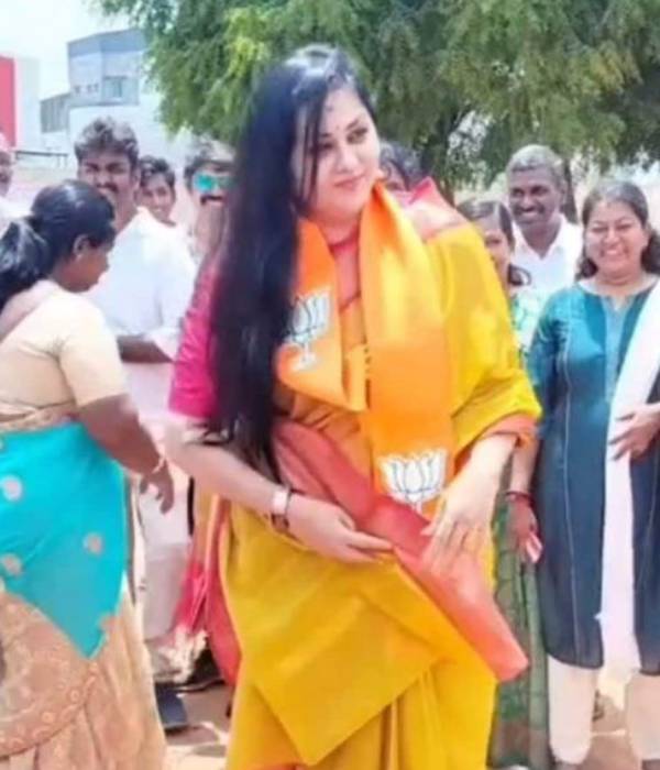 Actress Namitha plays cricket in Yellow colour saree at Madukkarai, Coimbatore 