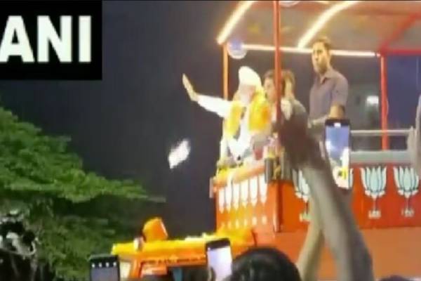  Mobile phone thrown towards PM Modi - Karndaka ADGP says Phone belongs to a BJP worker 