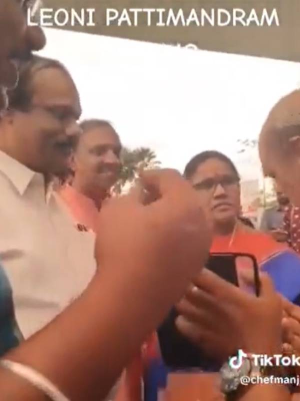 Malasia Tamil people angry and protest against DMK Speaker Dindigul I Lenoi in Penang Malasia Tamil people angry and protest against DMK Speaker Dindigul I Lenoi in Penang