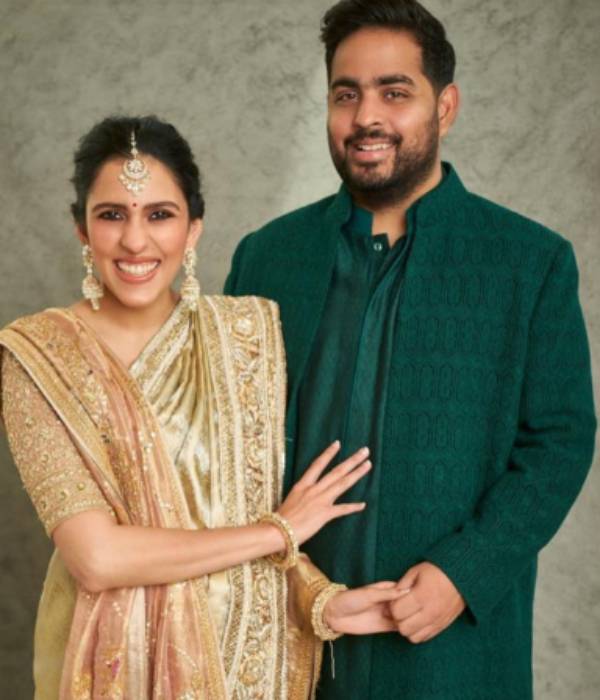 Do you know the price of necklace which was wore by Ambanis elder daughter in law? 