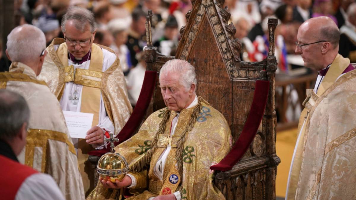 King Charles’ Coronation Party Lawn Mowed in very bad design King Charles’ Coronation Party Lawn Mowed in very bad design