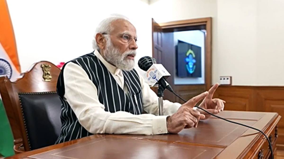 Students fined for not listening to PM Modis Mann Ki Baat 