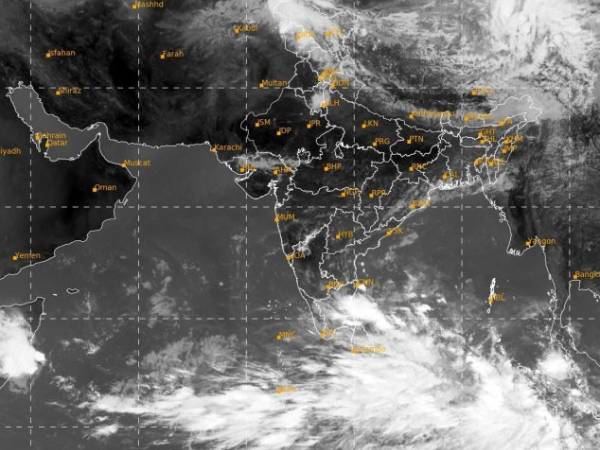 How is Mocha Cyclone forming in the Bay of Bengal and How it will affect the weather in Tamil Nadu? 